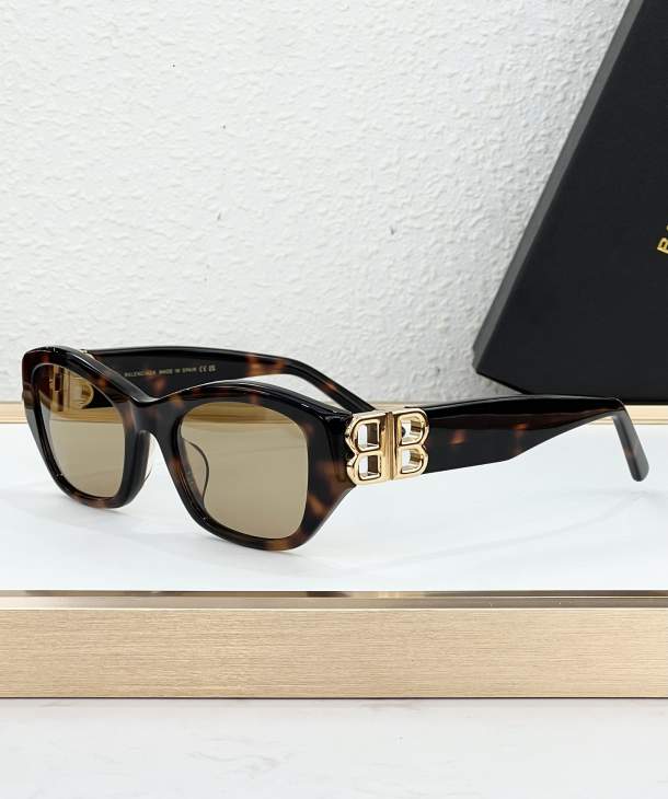 Picture of Balenciaga Sunglasses _SKUfw80274739fw